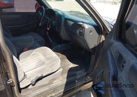 2000 Chevrolet S-10 Ls z USA, uszkodzony, nr VIN 1GCCS1959Y8267792